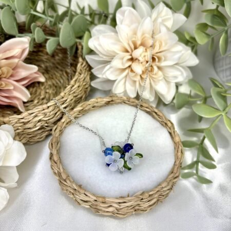 Emilia-kaulakoru, sinivalkea, hopea