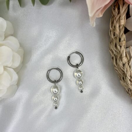 Vaihdokkaat-korvakorukokonaisuus, hopea-helmiäinen